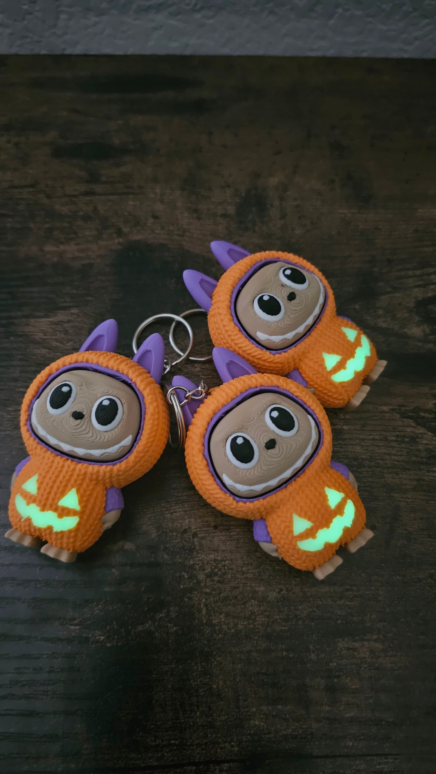 Limited edition Halloween Labubu fidget toy in a pumpkin onesie outfit with jack-o’-lantern details. Cute collectible figure with a clicky face feature, designed for Halloween season décor, stress relief, and toy collectors.